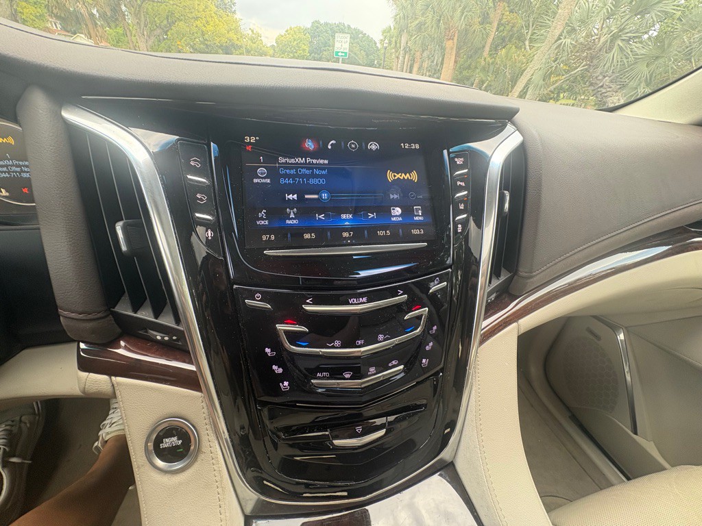 2015 Cadillac Escalade Image 20