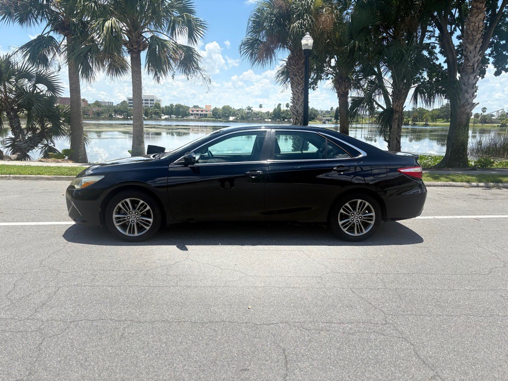 2016 Toyota Camry Image 1