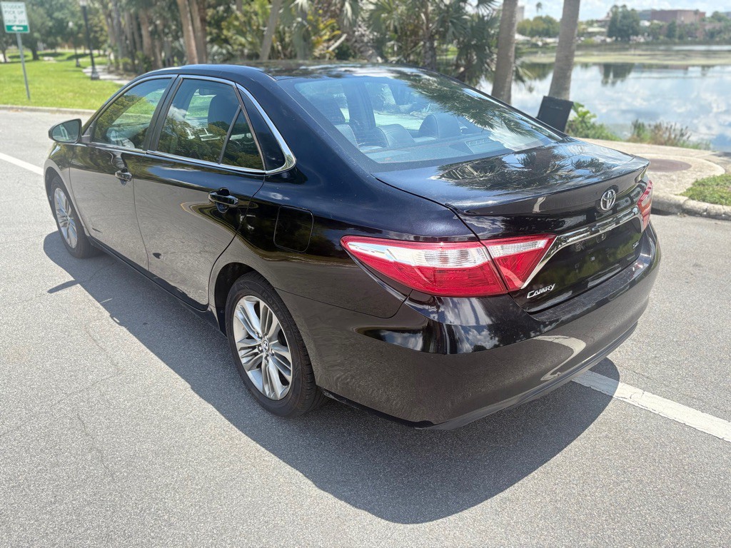 2016 Toyota Camry Image 9