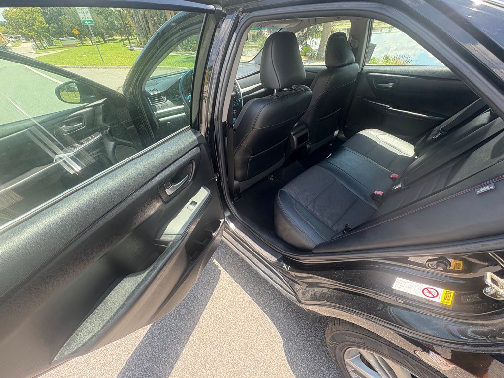 2016 Toyota Camry Image 10
