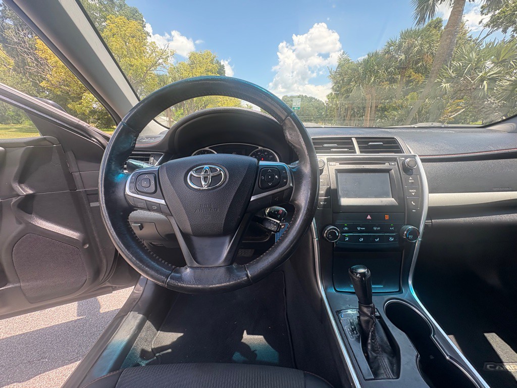 2016 Toyota Camry Image 11