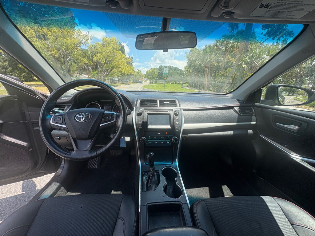 2016 Toyota Camry Image 12