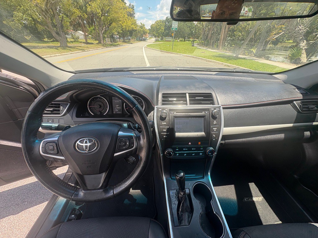 2016 Toyota Camry Image 14