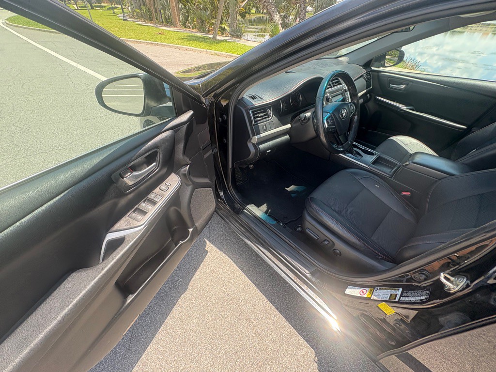 2016 Toyota Camry Image 15