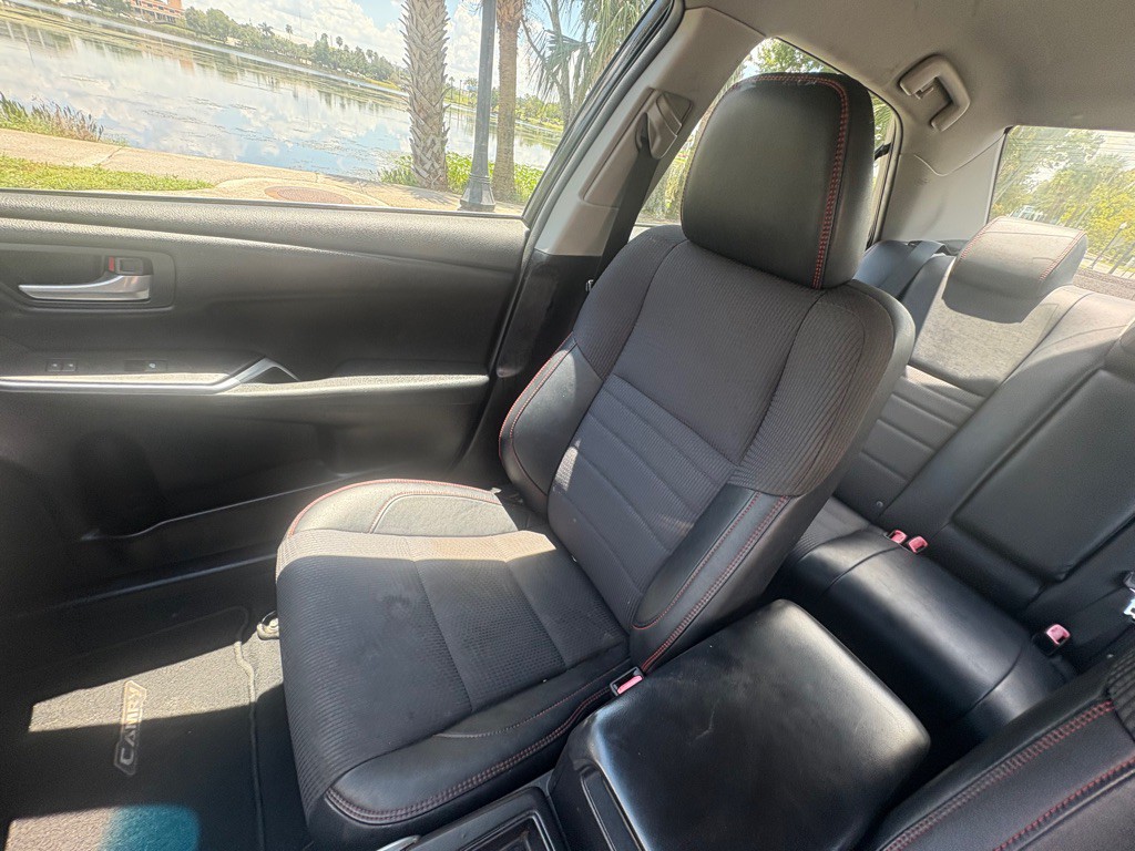 2016 Toyota Camry Image 16