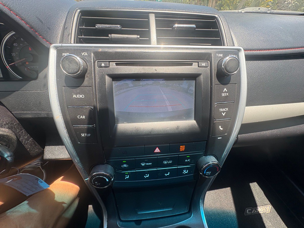 2016 Toyota Camry Image 17