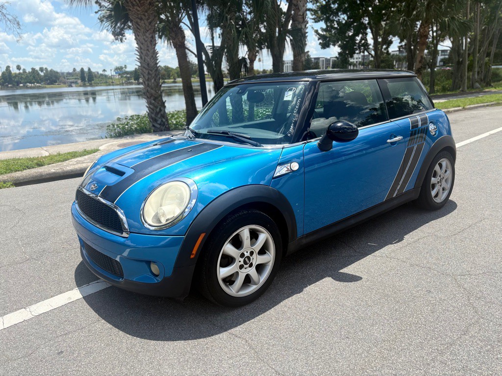 2010 MINI Cooper Image 2