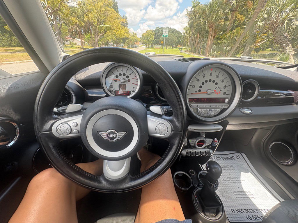 2010 MINI Cooper Image 13
