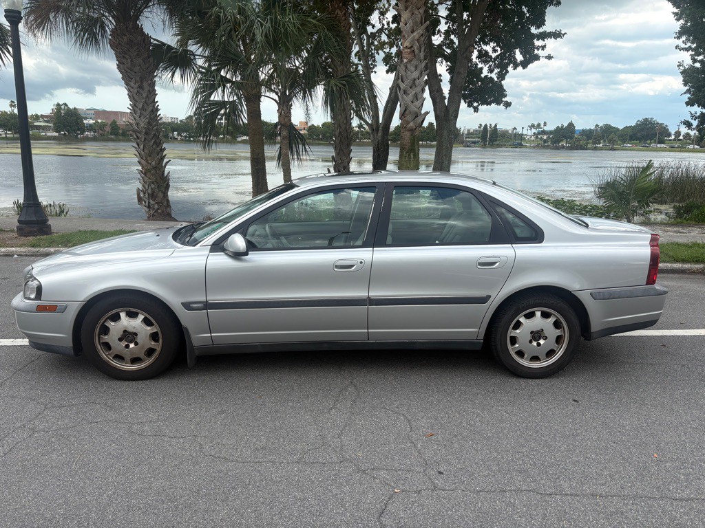 2001 Volvo S80 Image 1