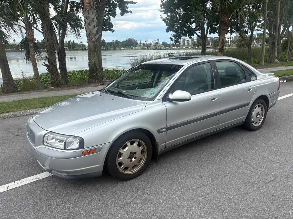 2001 Volvo S80 Image 2