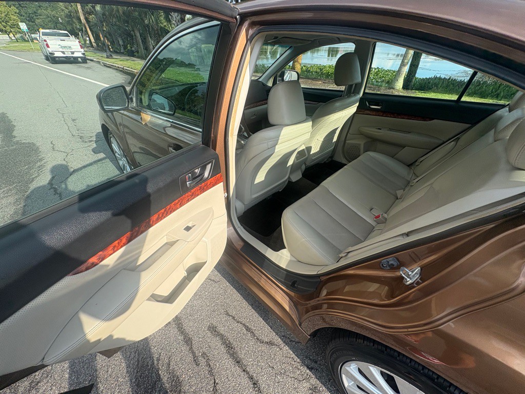 2012 Subaru Legacy Image 16