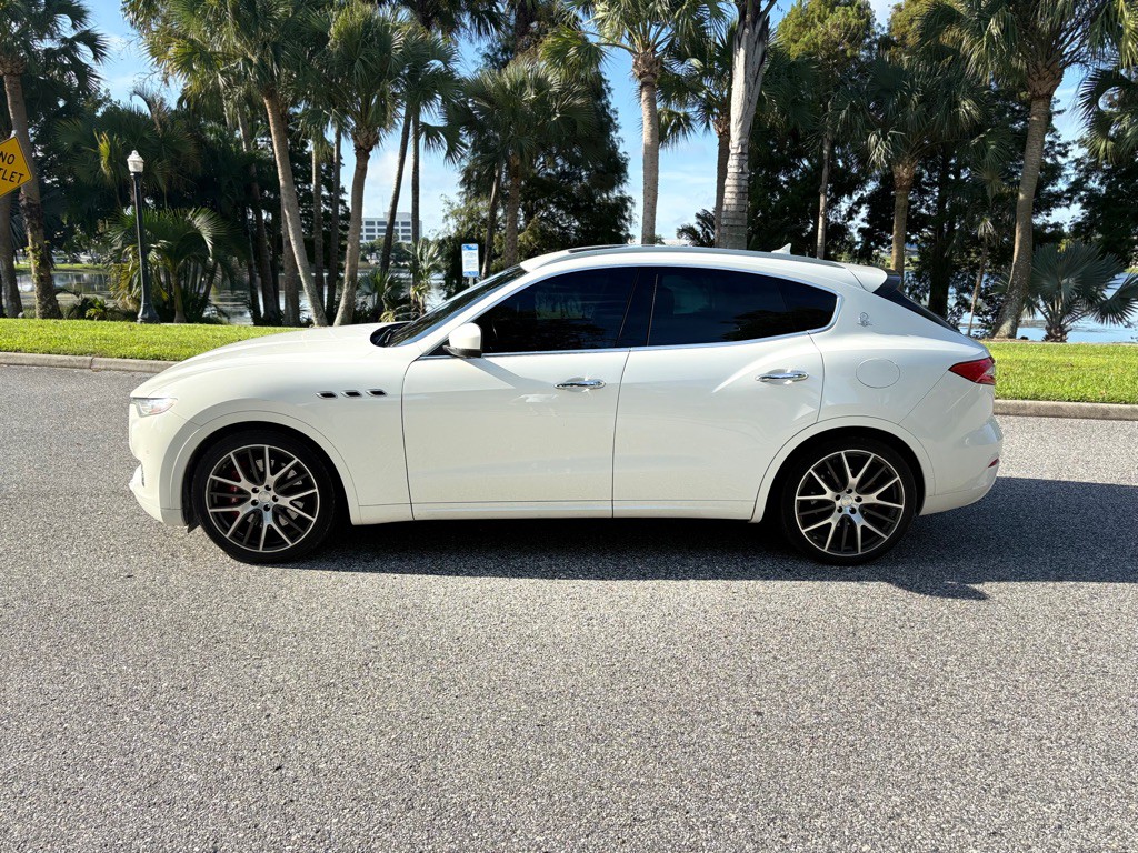 2017 Maserati Levante Image 1