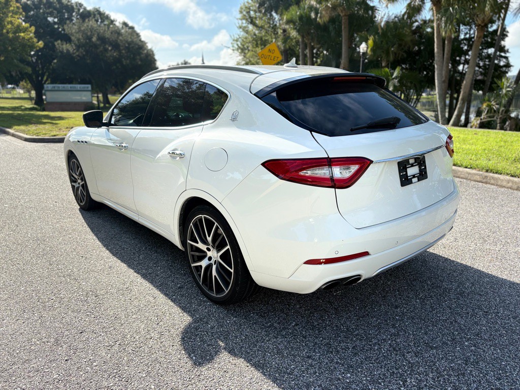 2017 Maserati Levante Image 10