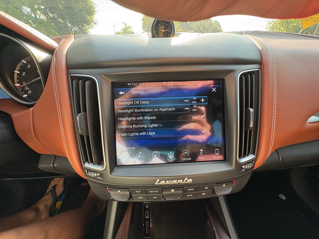 2017 Maserati Levante Image 21