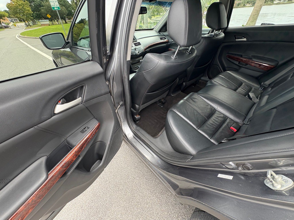 2010 Honda Crosstour Image 12