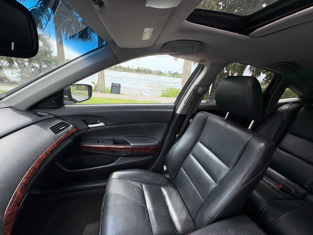 2010 Honda Crosstour Image 16