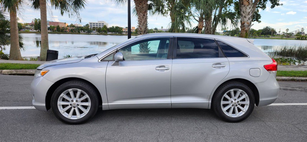 2011 Toyota Venza Image 1