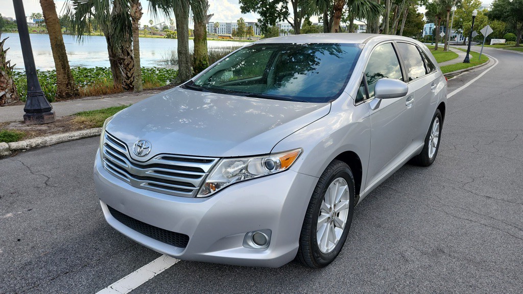 2011 Toyota Venza Image 2