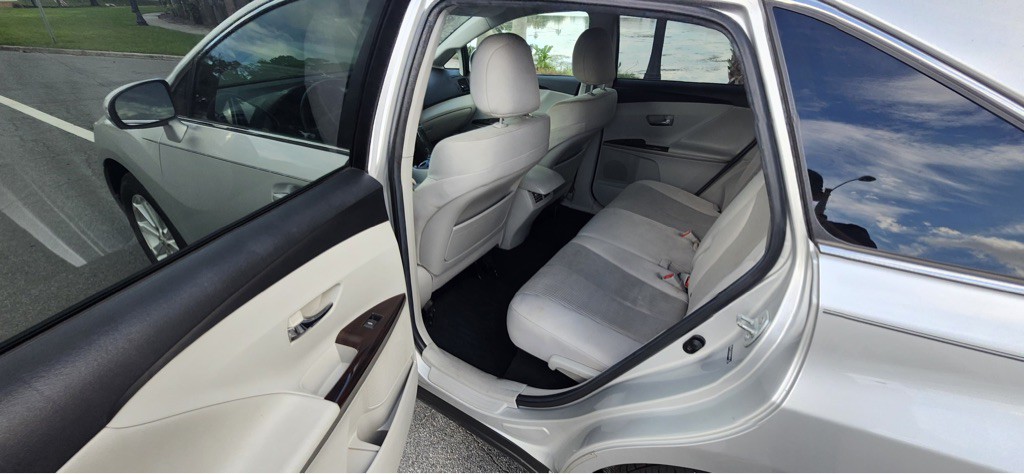2011 Toyota Venza Image 15
