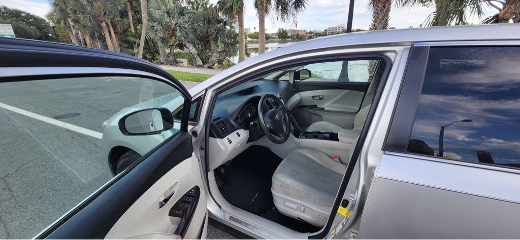 2011 Toyota Venza Image 16