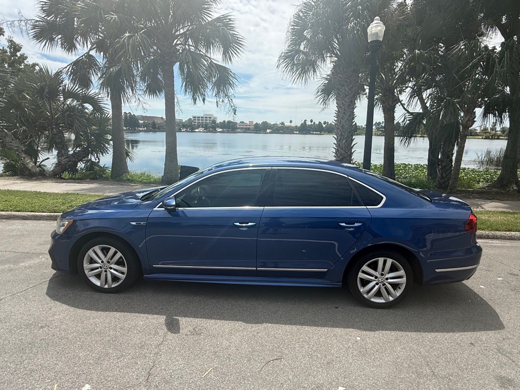 2017 Volkswagen Passat Image 1