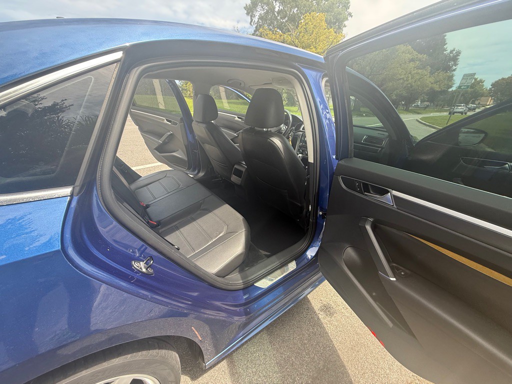 2017 Volkswagen Passat Image 8