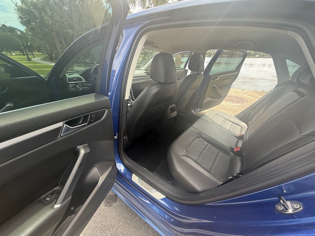 2017 Volkswagen Passat Image 10