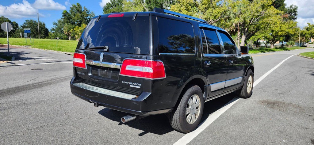 2010 Lincoln Navigator Image 1
