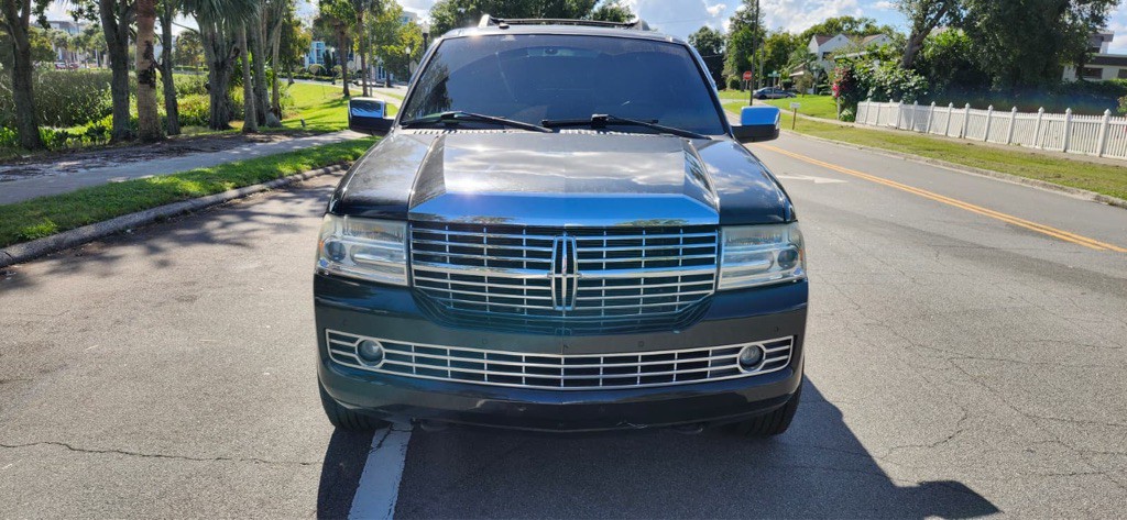 2010 Lincoln Navigator Image 3
