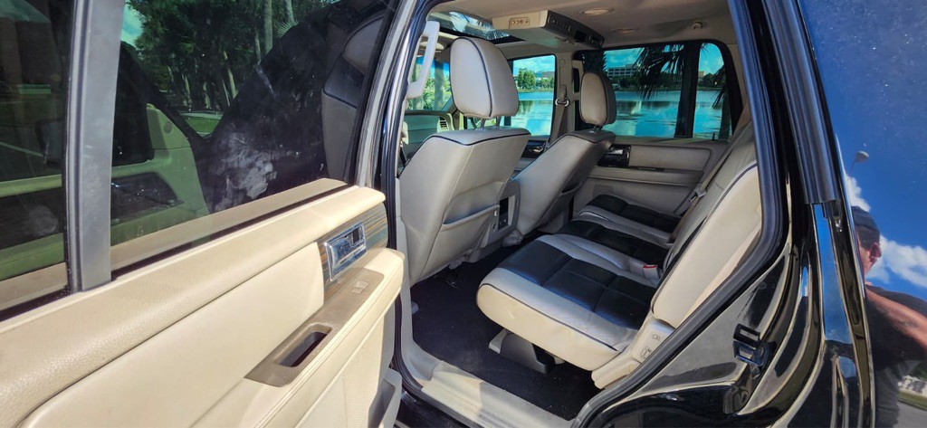 2010 Lincoln Navigator Image 9
