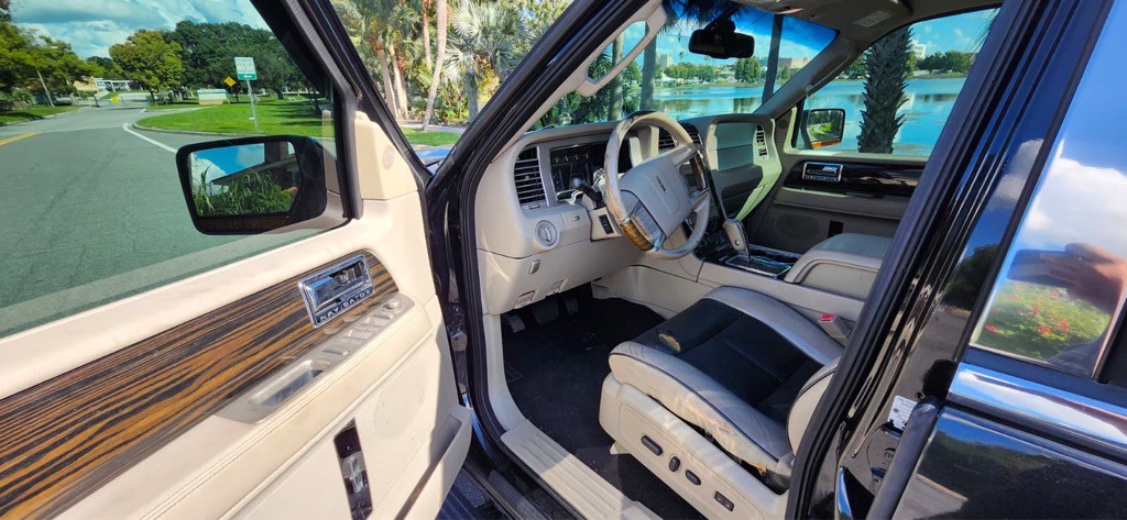 2010 Lincoln Navigator Image 14