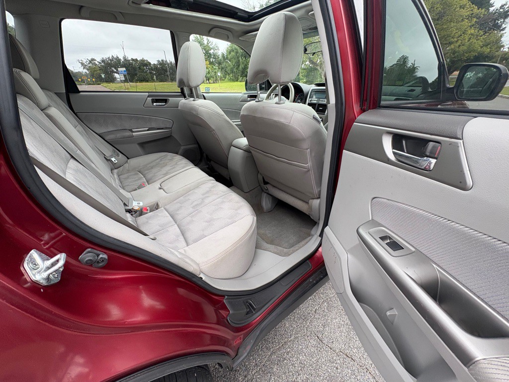 2010 Subaru Forester Image 12