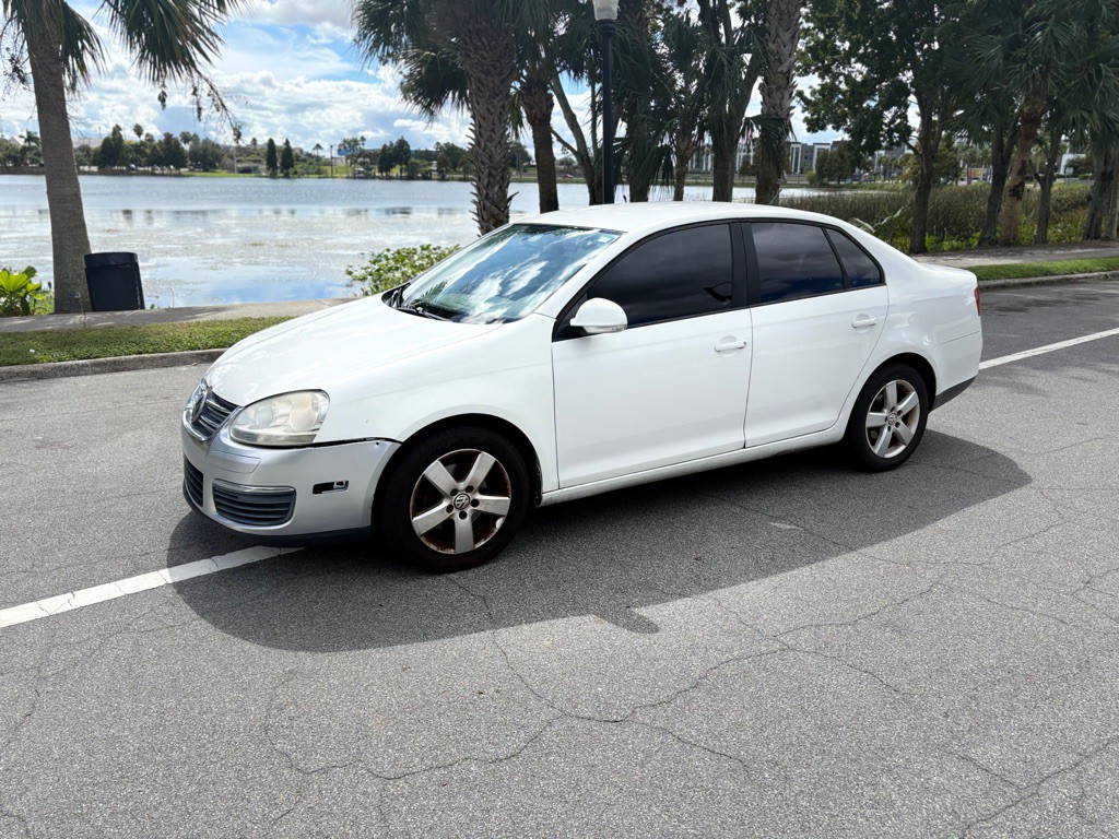 2010 Volkswagen Jetta Image 2