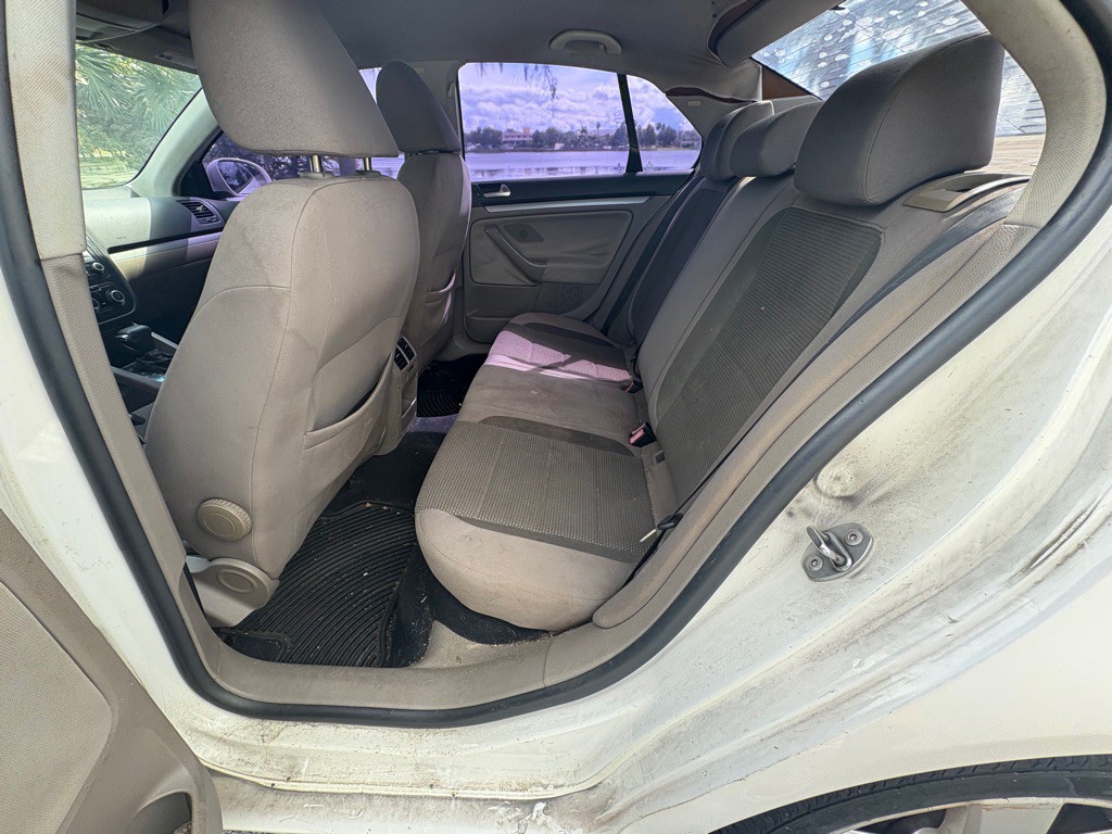 2010 Volkswagen Jetta Image 11