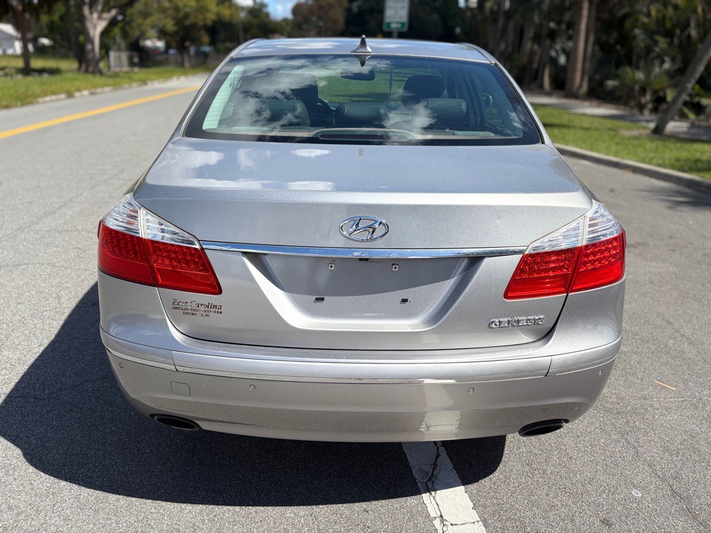 2009 Hyundai Genesis Image 8