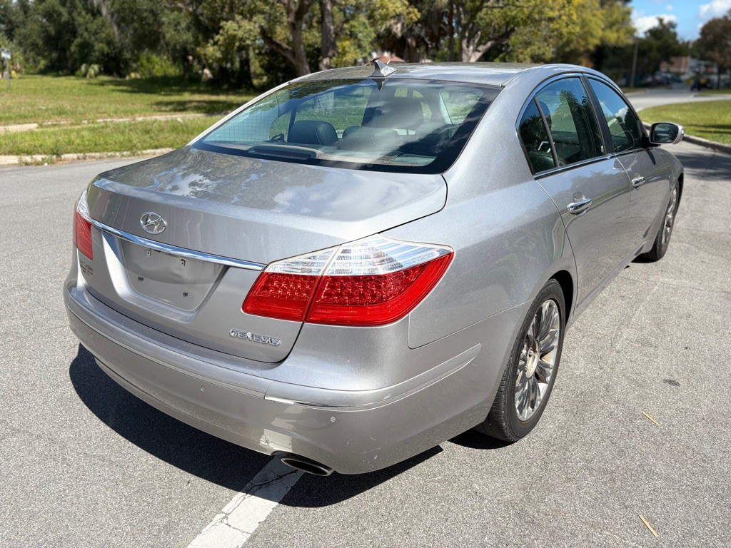 2009 Hyundai Genesis Image 9