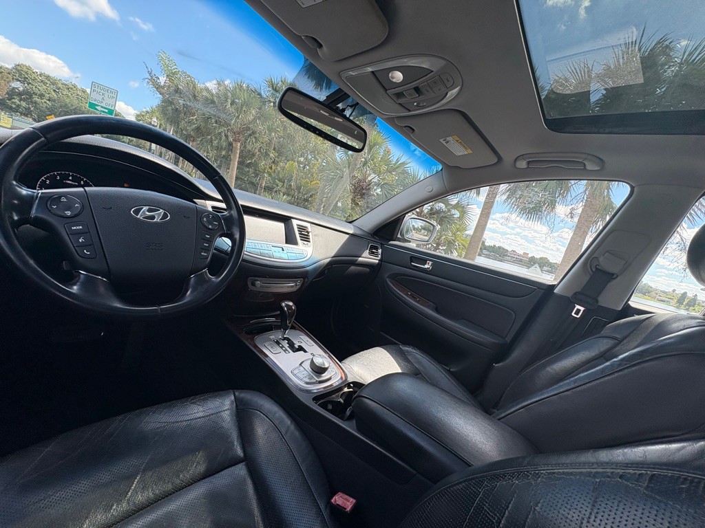 2009 Hyundai Genesis Image 12