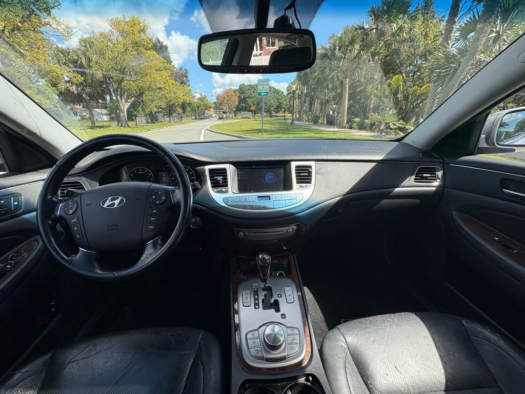 2009 Hyundai Genesis Image 13