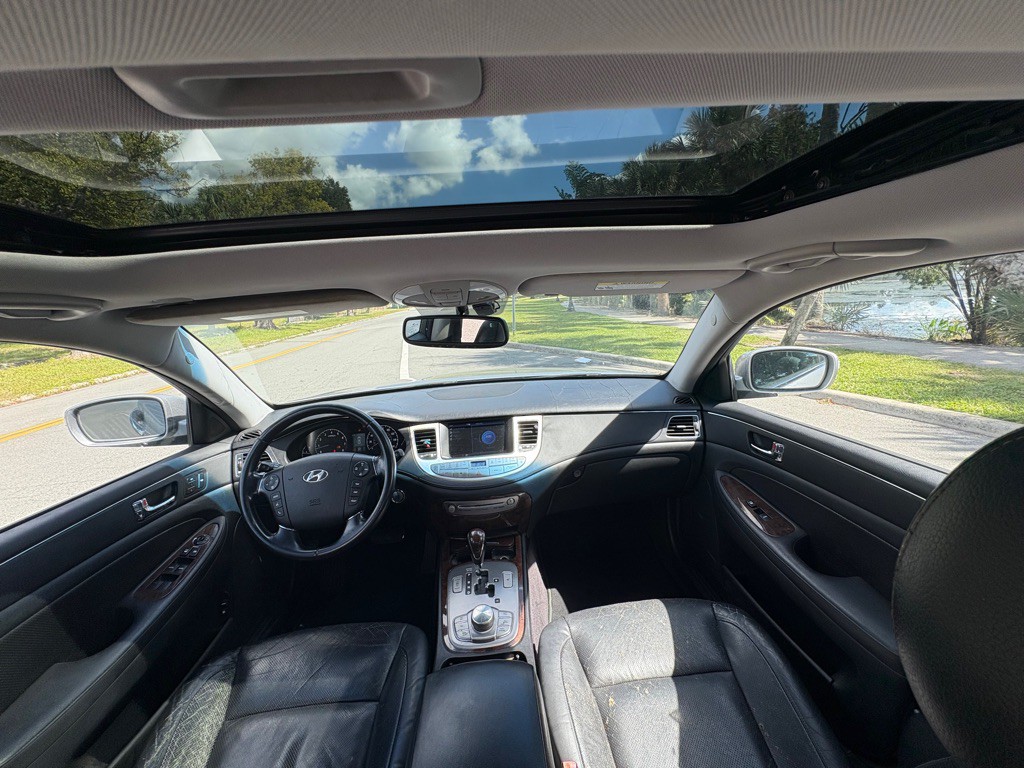 2009 Hyundai Genesis Image 15