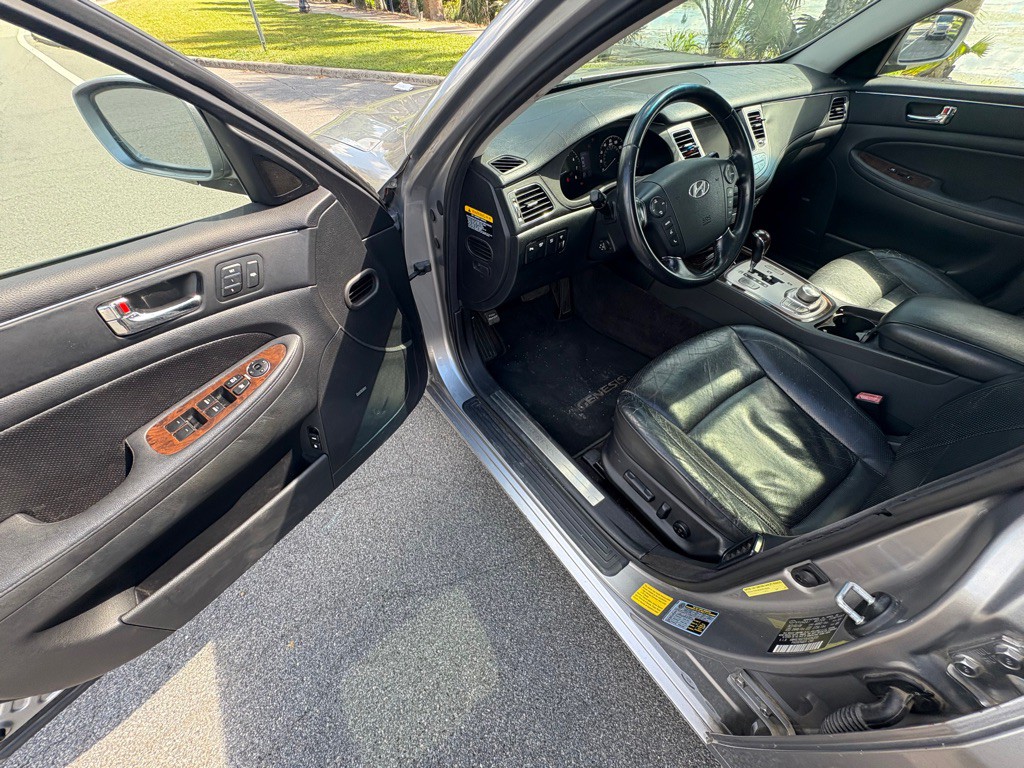 2009 Hyundai Genesis Image 16