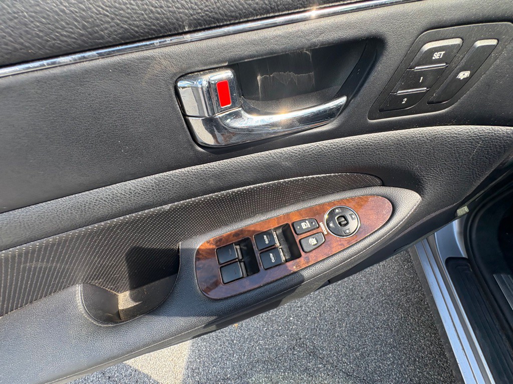 2009 Hyundai Genesis Image 17