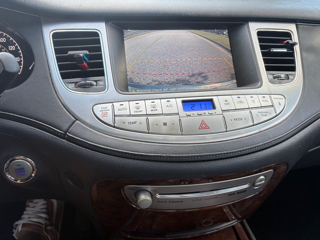 2009 Hyundai Genesis Image 19