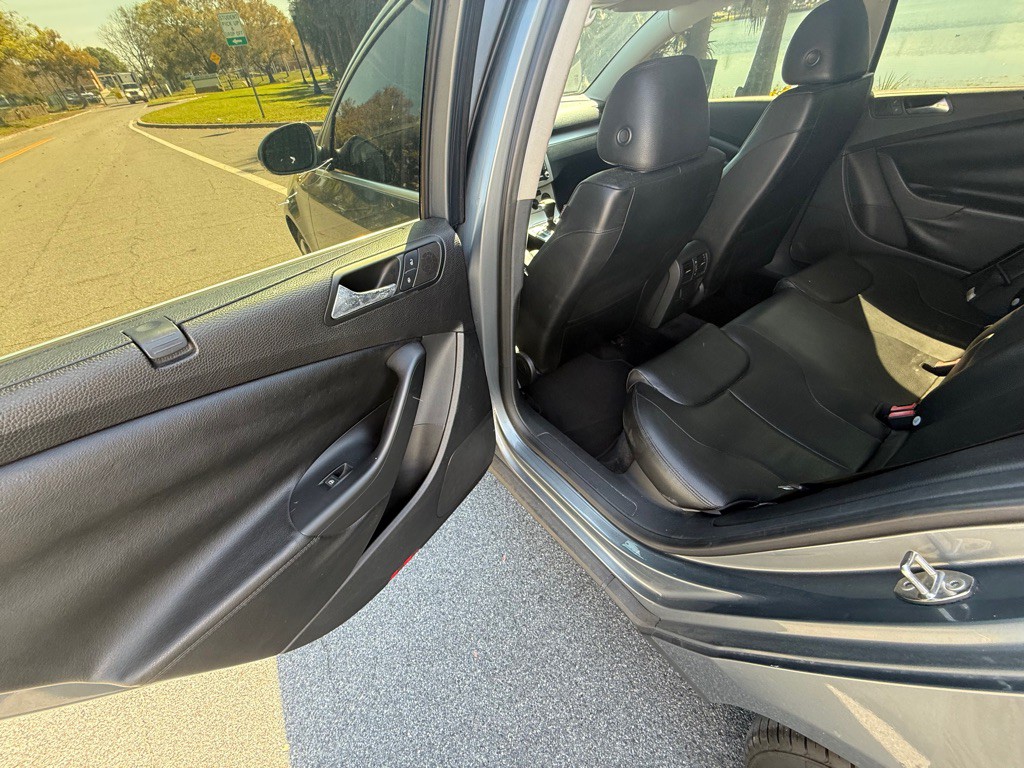 2008 Volkswagen Passat Image 6