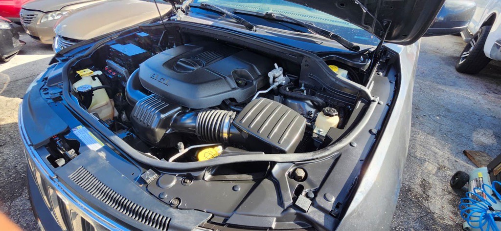 2011 Jeep Grand Cherokee Image 16