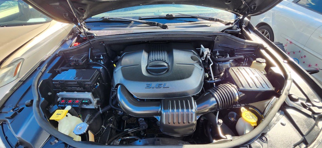 2011 Jeep Grand Cherokee Image 18