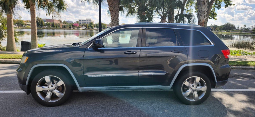 2011 Jeep Grand Cherokee Image 1