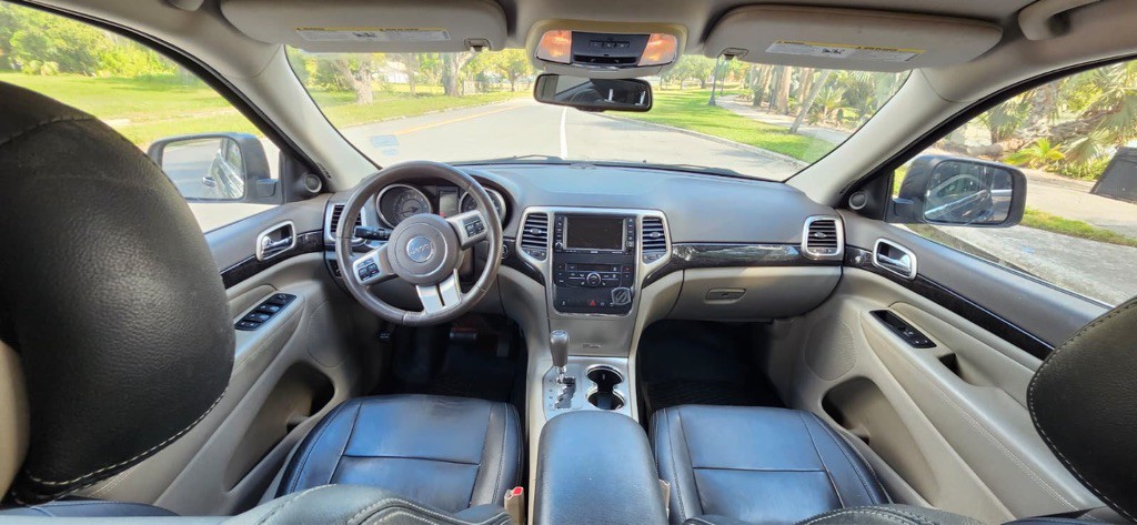 2011 Jeep Grand Cherokee Image 3