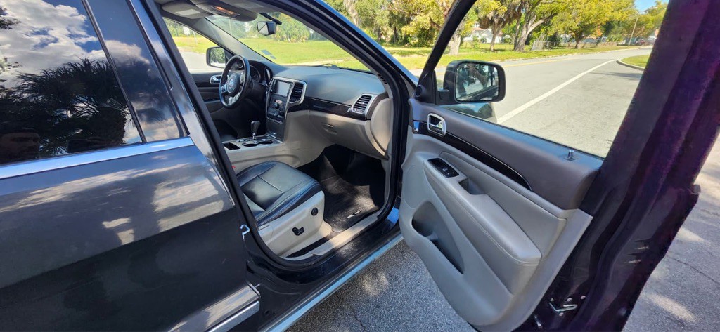 2011 Jeep Grand Cherokee Image 4