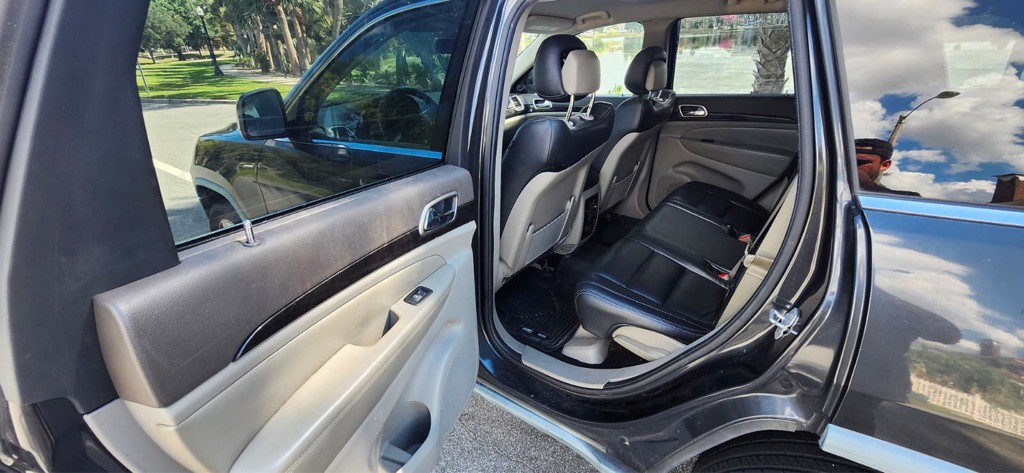 2011 Jeep Grand Cherokee Image 11