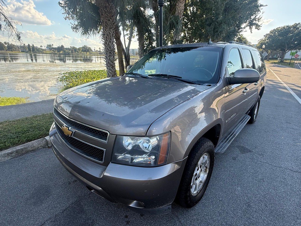 2012 Chevrolet Suburban Image 3